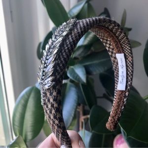 Checked headband with gray rhinestone leaf. Handmade in Italy